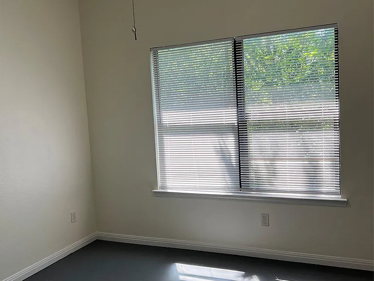 1105 Advance St — Photo 18