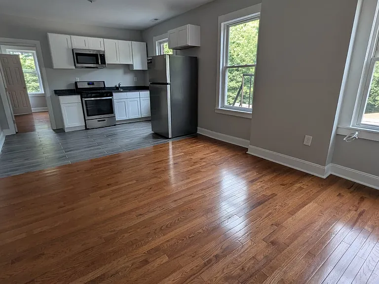 37 William St #33 — Photo 1