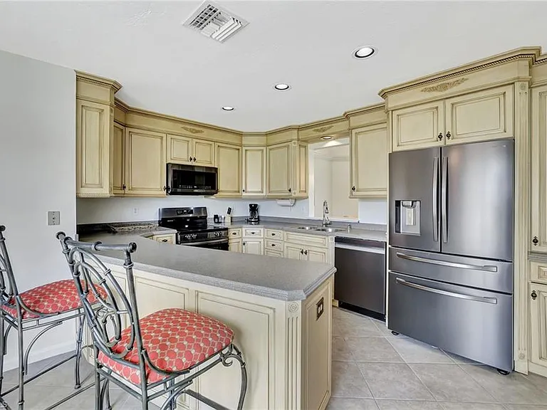 5859 Westbourgh Ct — Photo 8