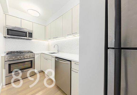3rd image of 245 E 80th St APT 3E