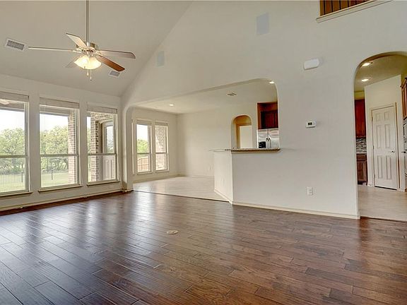 4th image of 3000 Saddle Creek Dr