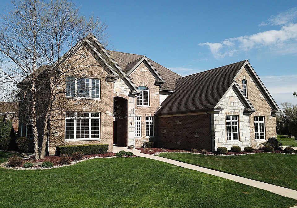 1st image of 16933 S Windsor Ct