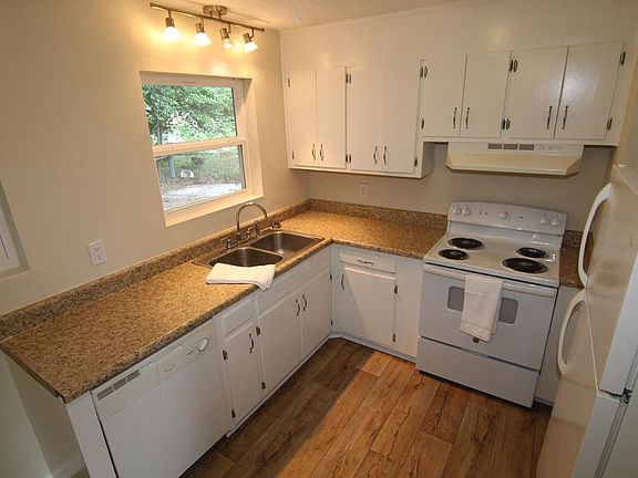 2nd image of 2924 Fernwood Dr
