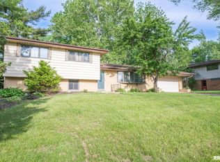 6932 N Kimberly Dr, Peoria, IL 61614