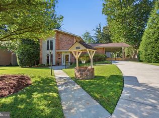 6426 Hollins Dr, Bethesda, MD 20817