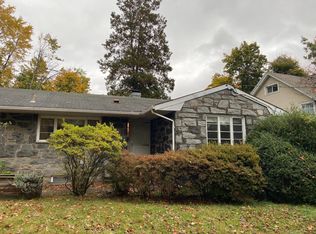 137 Columbus Dr, Tenafly, NJ 07670