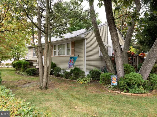 40 W Evanson Ave, Pine Hill, NJ 08021