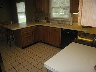 3rd image of 7573 Farmington Ave