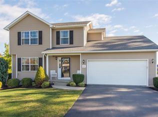 6121 Fairway Ct, Lake View, NY 14085