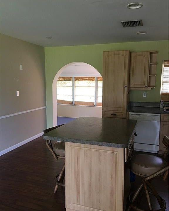 2nd image of 2119 NW Sunset Blvd