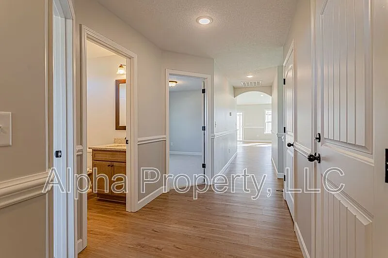 3 bed, 2.0 bath, 1456 sqft, $1,895 — Photo 3