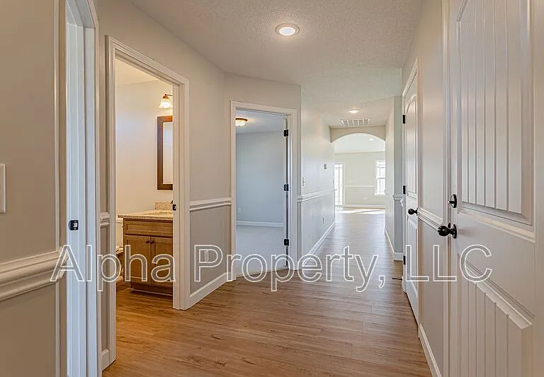 2204 Davenport Ct — Photo 3