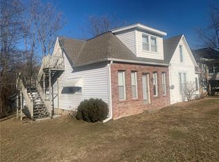 14 W 7th St, Parkville, MO 64152