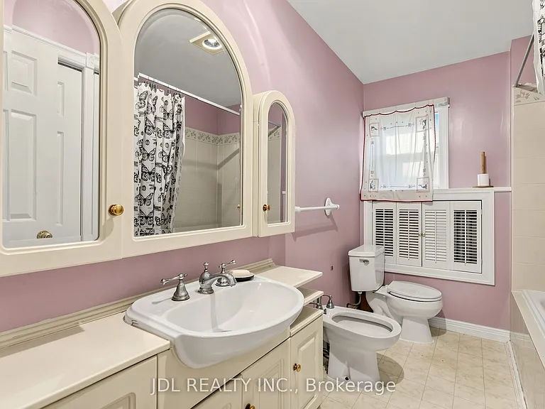 100 Roxborough Rd — Photo 19
