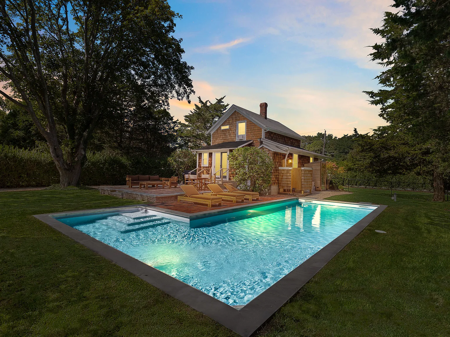 Charming Bridgehampton Village Home — Photo 3