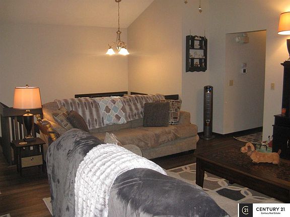 3rd image of 15609 N Cir