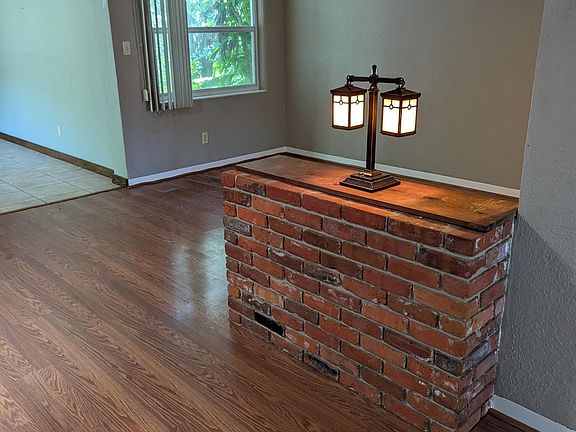 4th image of 308 Trudgeon Dr