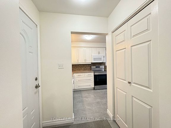 3rd image of 272 Kinzie Ave