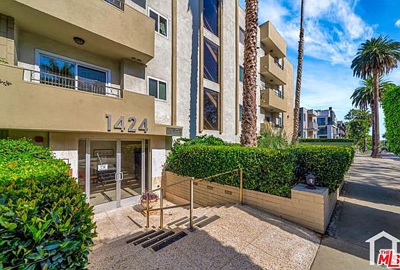 3rd image of 1424 N Poinsettia Pl #104