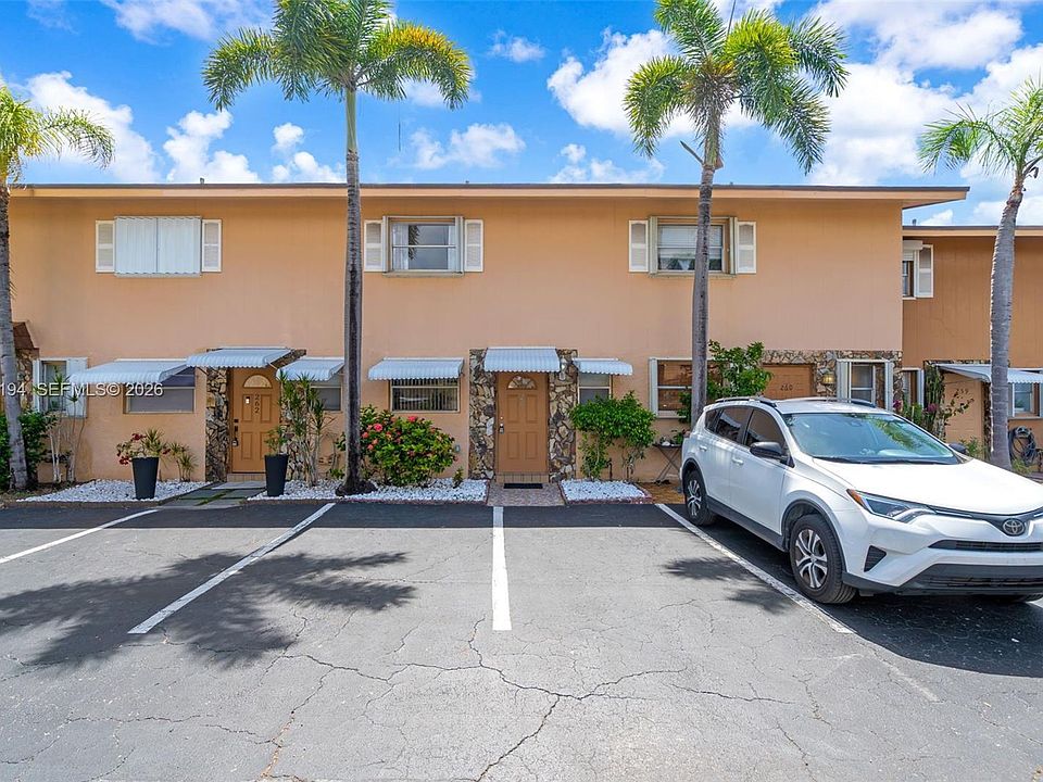 1st image of 450 SE 7th St APT 261