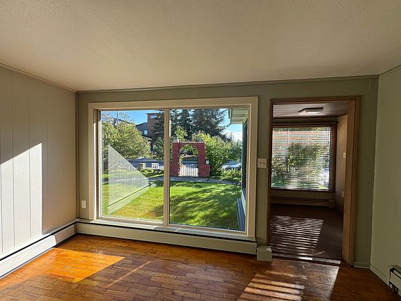 4th image of 1574 G St #1574