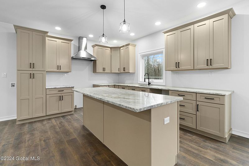 3rd image of 250 Marpe Road
