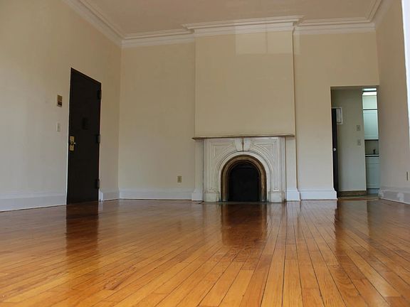 Super spacious living room with large bay windows and high ceiling (Continued)