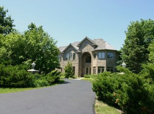 102 N Wynstone Dr, North Barrington, IL 60010