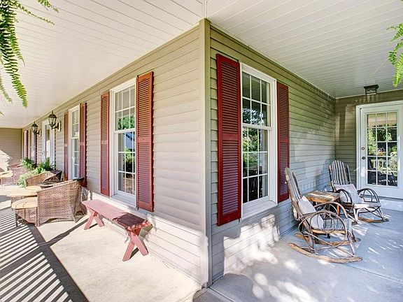 3rd image of 815 Quail Hollow Cir