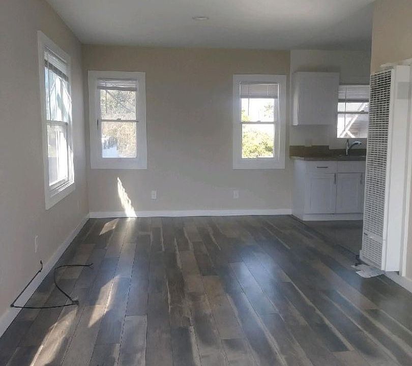 1st image of 722 N Park Ct