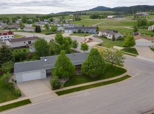 1316 Snowy Peak Ln, Spearfish, SD 57783