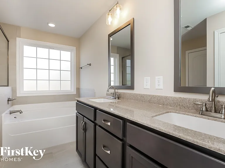 1061 Brightwood Ct — Photo 9
