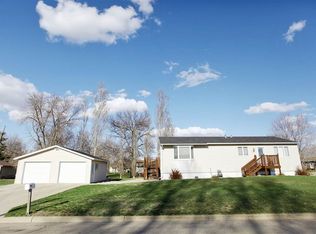 1115 25th St SE, Minot, ND 58701