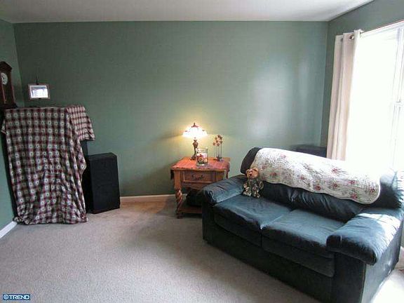 3rd image of 122 Cassidy Ct