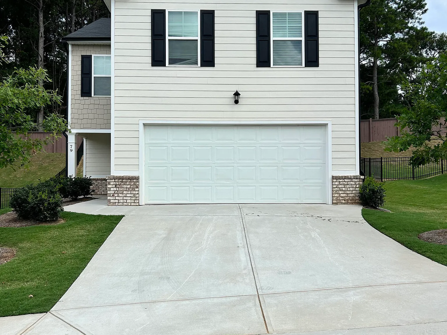 4 bed, 2.5 bath, 1929 sqft, $2,395 — Photo 1