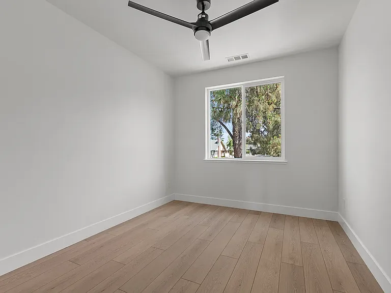 4825 Chippendale Dr — Photo 9