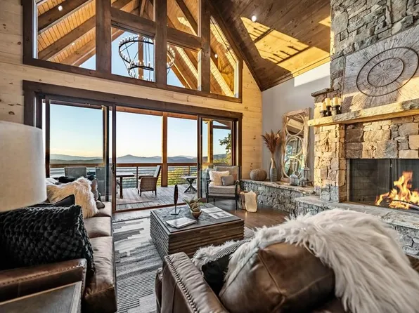 116 Round Top Rd, Mineral Bluff, GA 30559