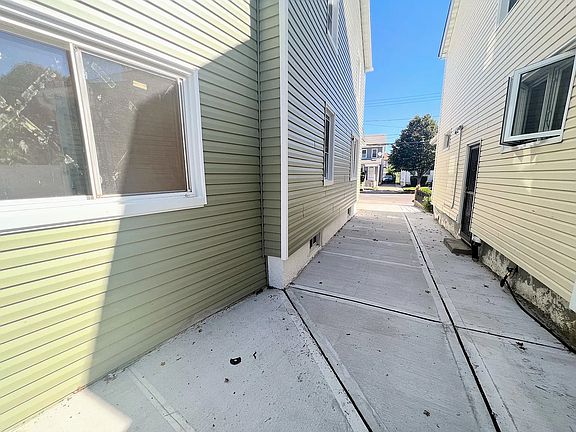 3rd image of 115-18 200th St