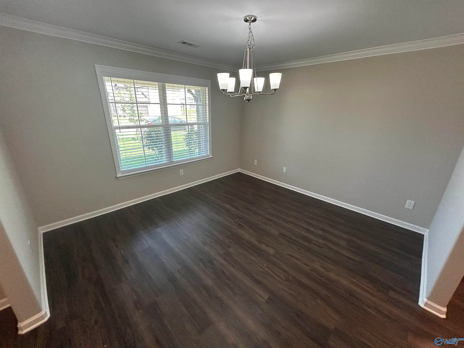 4 bed, 2.0 bath, 2515 sqft, $2,050 — Photo 4