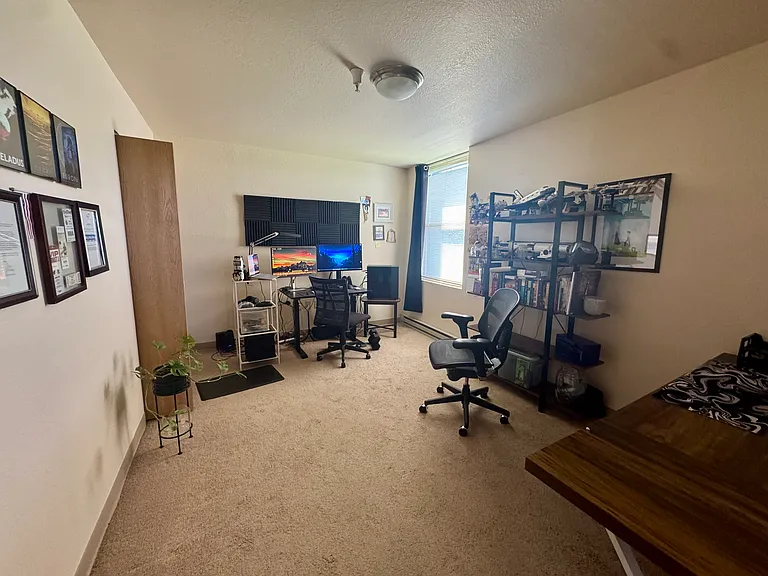 Lakeside Apartments — Photo 12