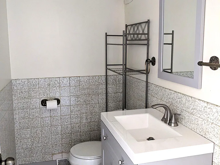 2129 Ash St #D — Photo 5