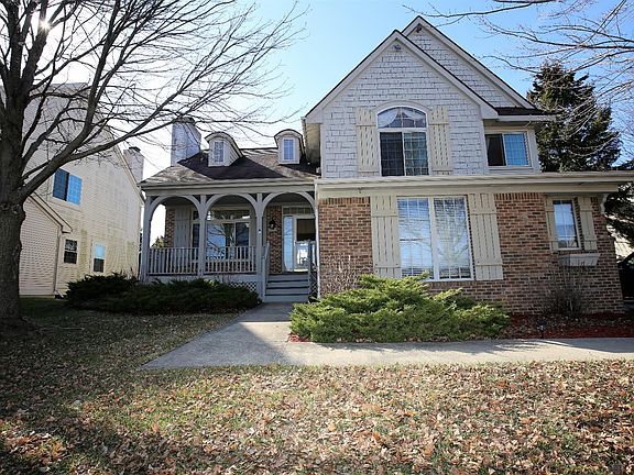 4th image of 5603 Versailles Ave