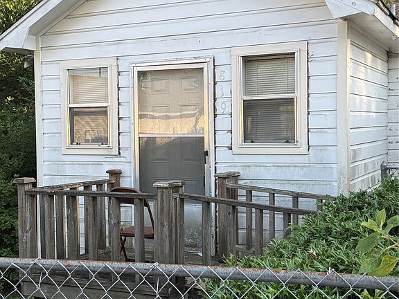 2nd image of 819 Mignon St