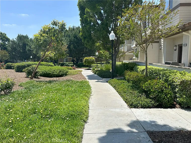 2252 Schlaepfer Dr — Photo 2