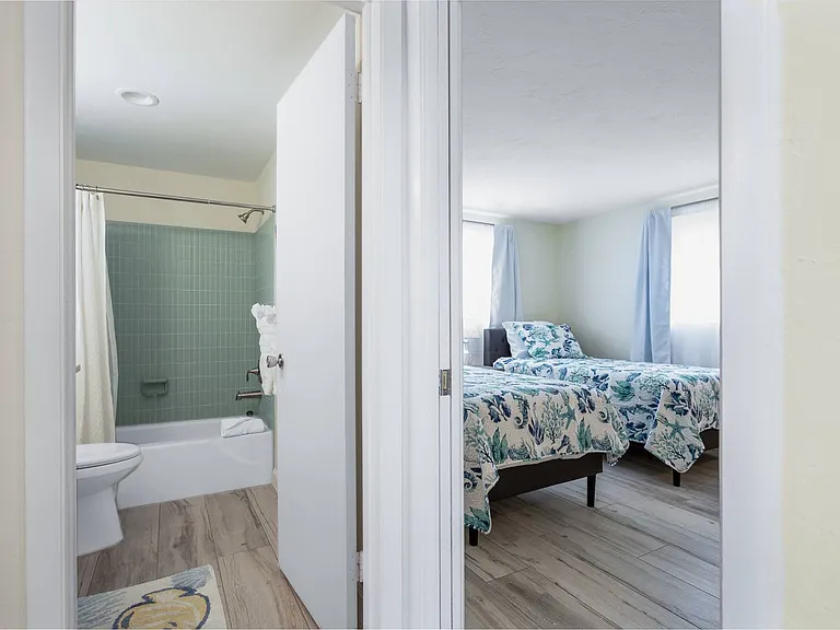 6836 Roxbury Dr — Photo 24