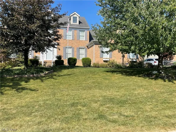 1223 Stone Crossing St NE, Canton, OH 44721