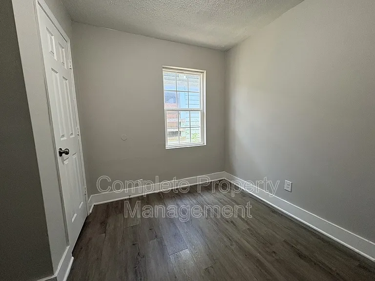 725 Avenue G — Photo 5
