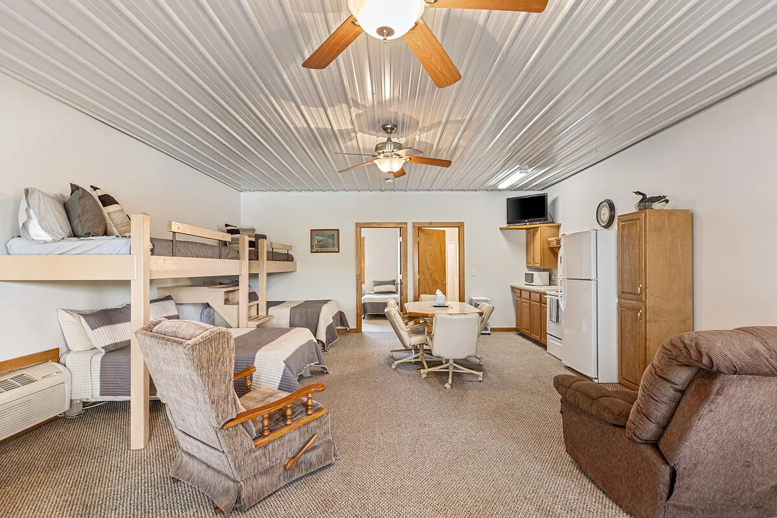 1 bed, 1.0 bath, $5,250 — Photo 3