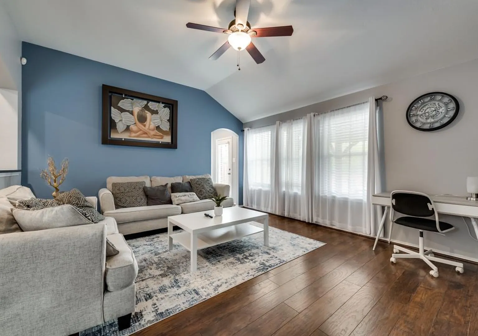 GP020 World Cup Stay - 10min to AT&T - Sleeps 6 - Free Parking — Photo 4