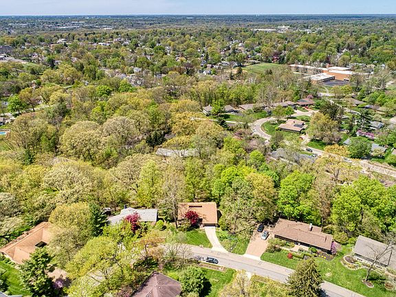 3rd image of 414 Village Dr